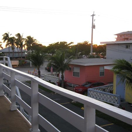 The Holiday Court Villas And Suites Fort Myers Beach Exteriér fotografie