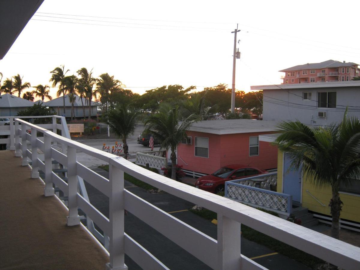 The Holiday Court Villas And Suites Fort Myers Beach Exteriér fotografie