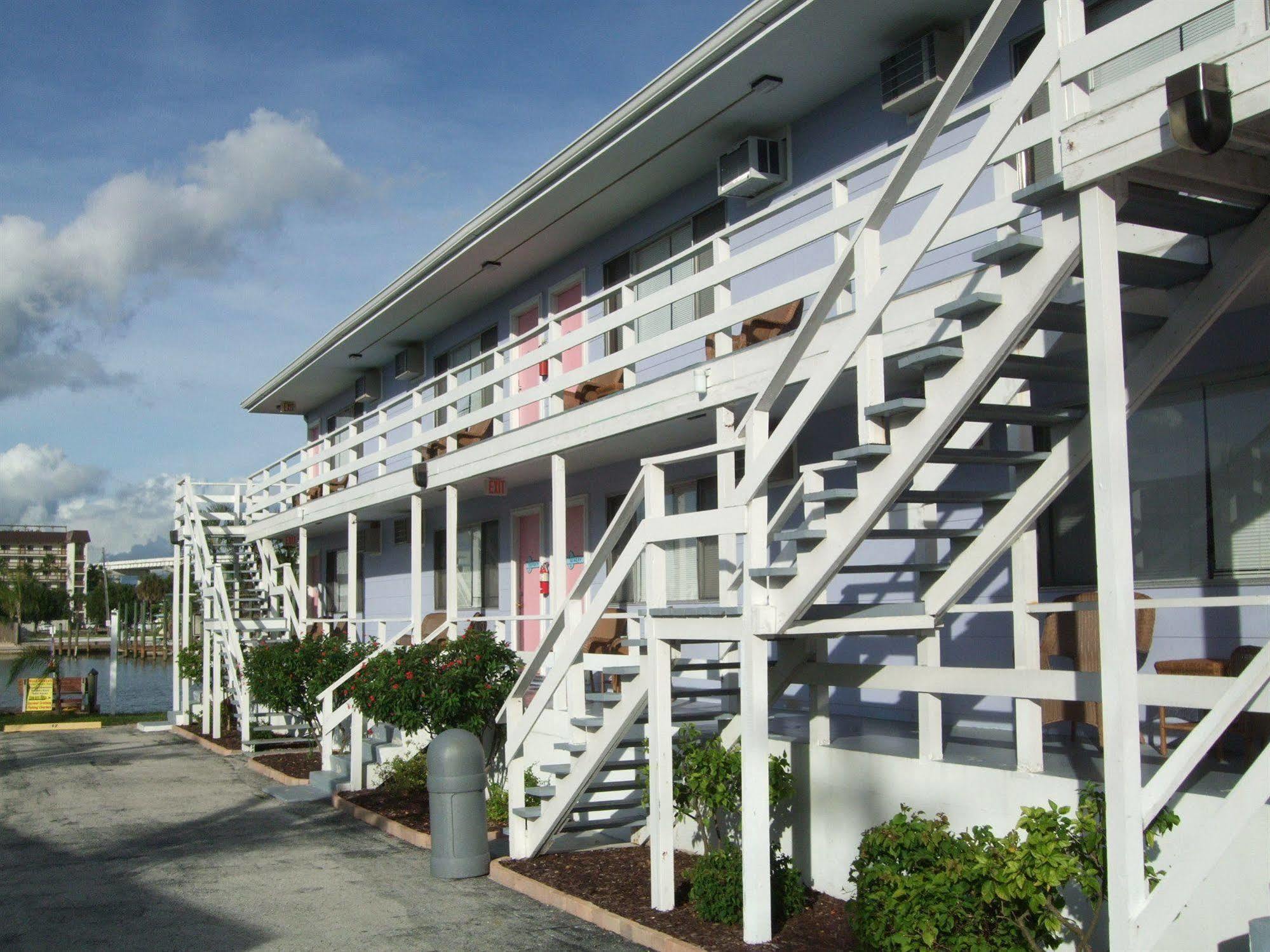 The Holiday Court Villas And Suites Fort Myers Beach Exteriér fotografie