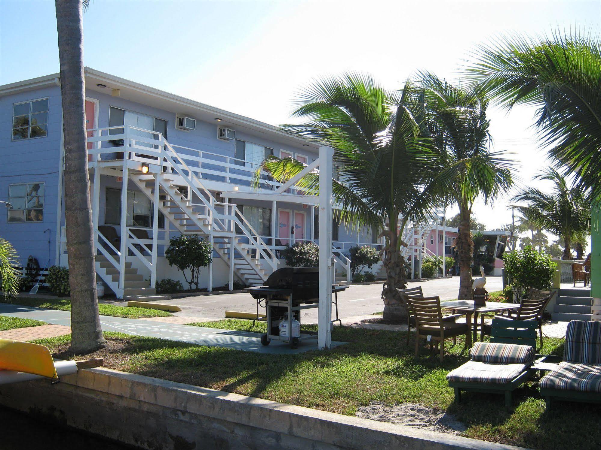 The Holiday Court Villas And Suites Fort Myers Beach Exteriér fotografie